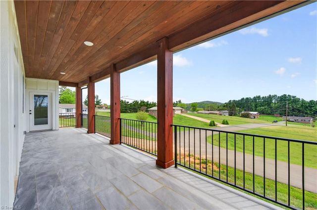 99 Moore Lane, Galax, VA 24333