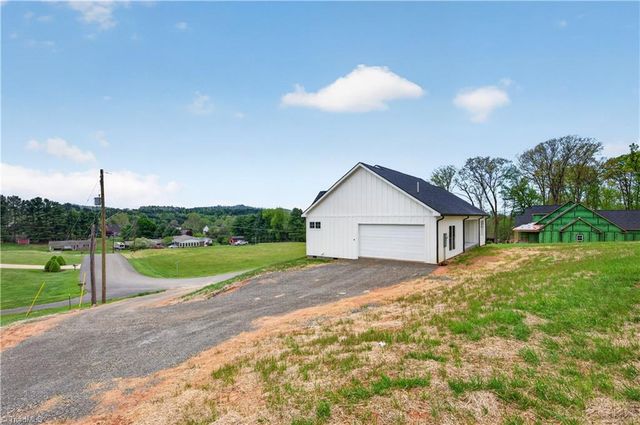 99 Moore Lane, Galax, VA 24333
