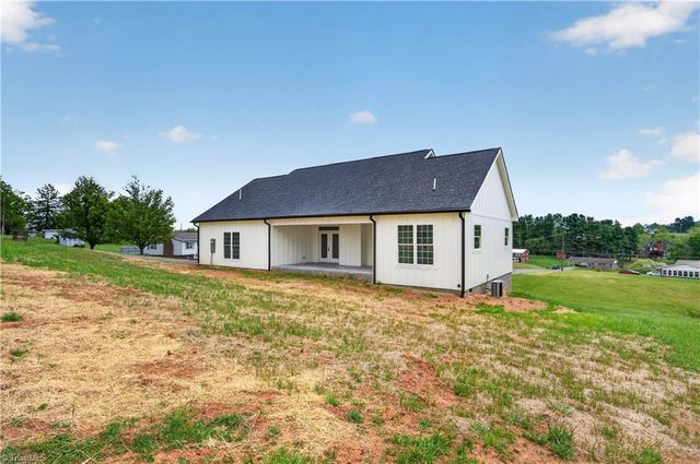 99 Moore Lane, Galax, VA 24333
