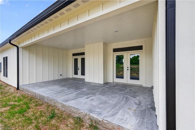 99 Moore Lane, Galax, VA 24333
