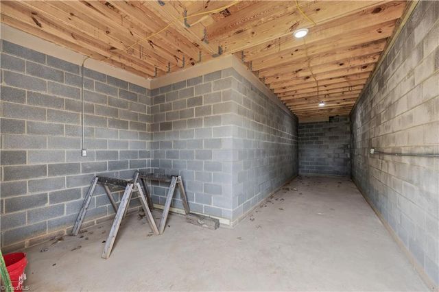 99 Moore Lane, Galax, VA 24333