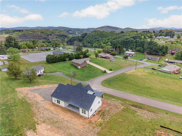 99 Moore Lane, Galax, VA 24333