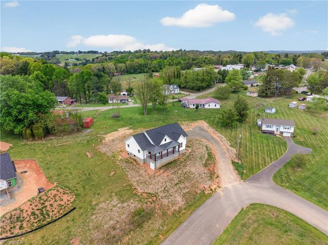 99 Moore Lane, Galax, VA 24333