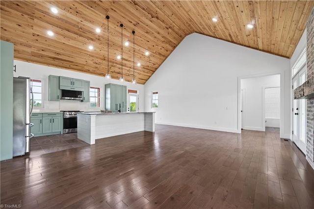 99 Moore Lane, Galax, VA 24333