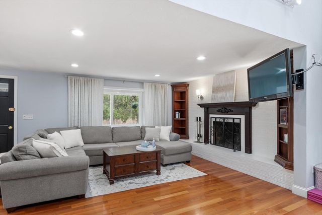 279 Redemption Rock Trl, Sterling, MA 01564