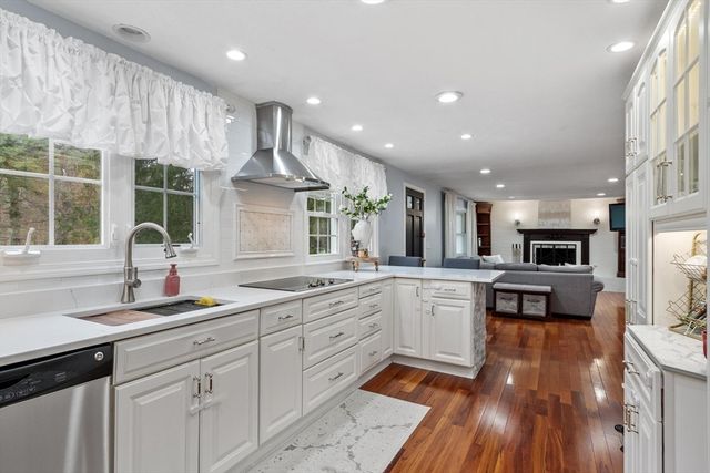 279 Redemption Rock Trl, Sterling, MA 01564