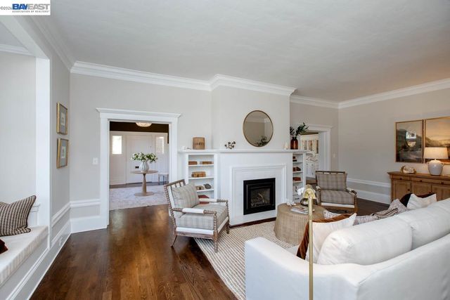 1024 Grand St, Alameda, CA 94501