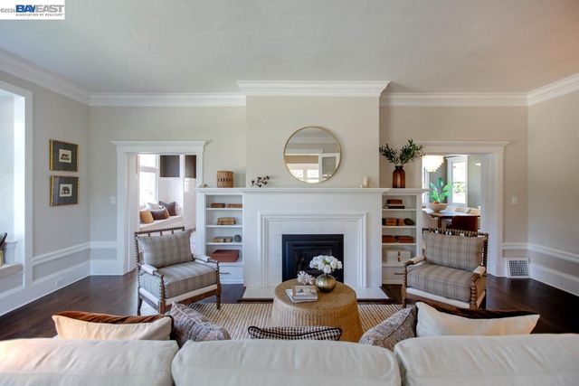 1024 Grand St, Alameda, CA 94501