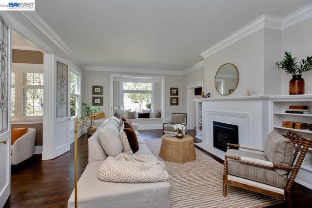 1024 Grand St, Alameda, CA 94501