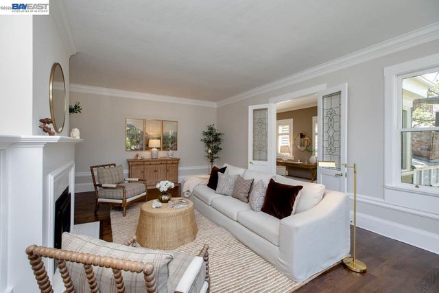 1024 Grand St, Alameda, CA 94501