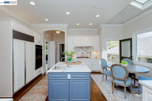 1024 Grand St, Alameda, CA 94501