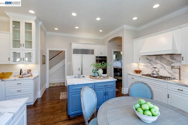 1024 Grand St, Alameda, CA 94501