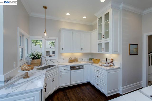 1024 Grand St, Alameda, CA 94501