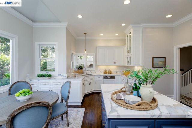 1024 Grand St, Alameda, CA 94501