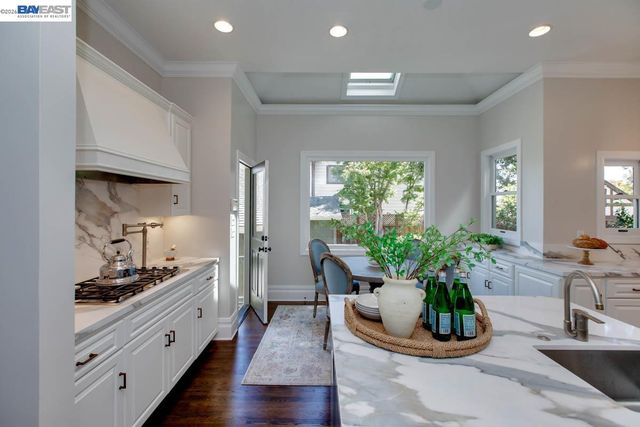 1024 Grand St, Alameda, CA 94501