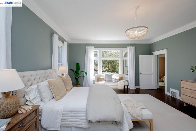 1024 Grand St, Alameda, CA 94501
