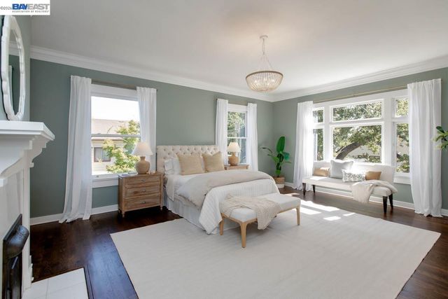 1024 Grand St, Alameda, CA 94501