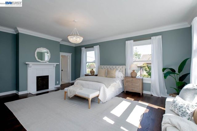 1024 Grand St, Alameda, CA 94501