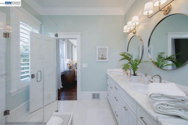 1024 Grand St, Alameda, CA 94501