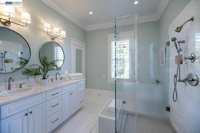 1024 Grand St, Alameda, CA 94501
