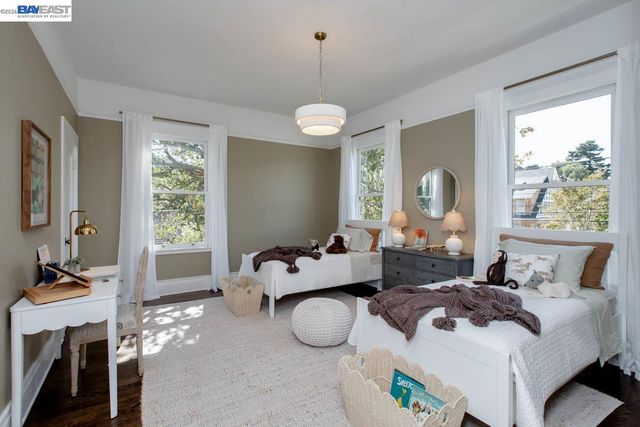 1024 Grand St, Alameda, CA 94501