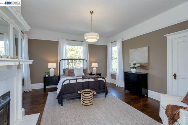 1024 Grand St, Alameda, CA 94501