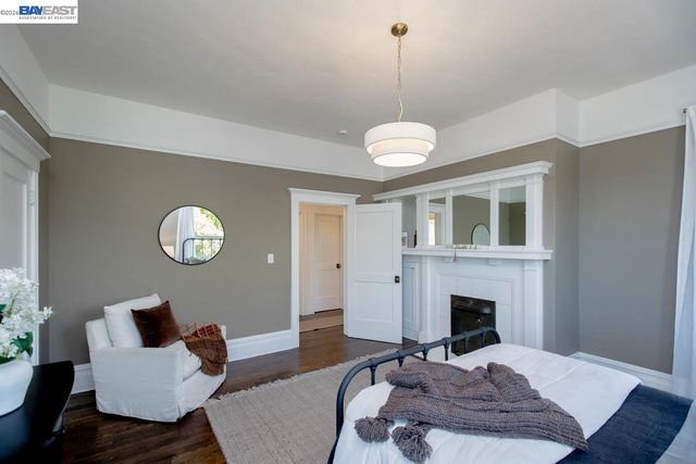 1024 Grand St, Alameda, CA 94501