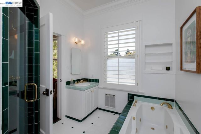 1024 Grand St, Alameda, CA 94501