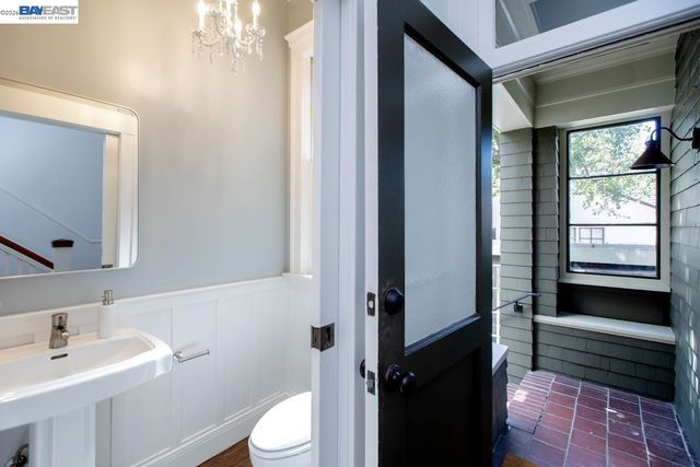 1024 Grand St, Alameda, CA 94501