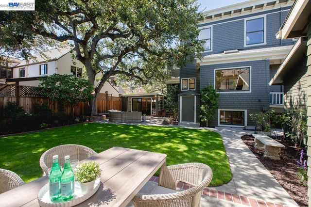 1024 Grand St, Alameda, CA 94501