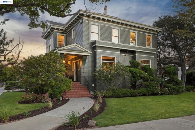 1024 Grand St, Alameda, CA 94501