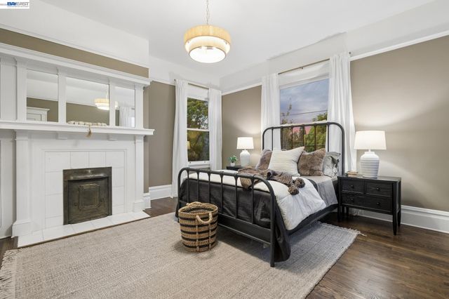 1024 Grand St, Alameda, CA 94501
