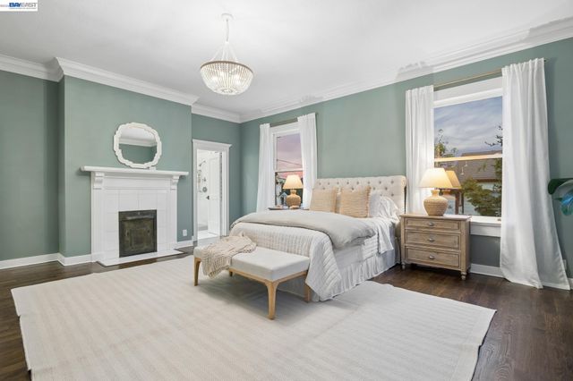 1024 Grand St, Alameda, CA 94501