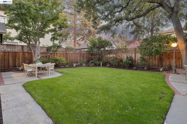1024 Grand St, Alameda, CA 94501