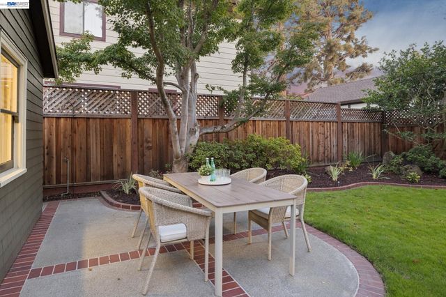 1024 Grand St, Alameda, CA 94501
