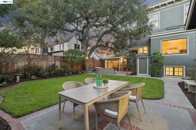 1024 Grand St, Alameda, CA 94501