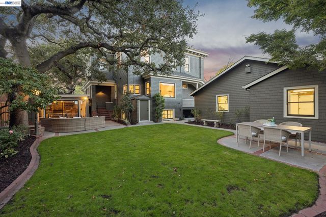 1024 Grand St, Alameda, CA 94501