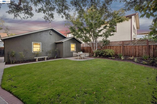 1024 Grand St, Alameda, CA 94501