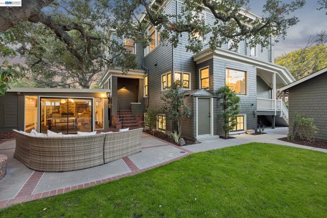 1024 Grand St, Alameda, CA 94501