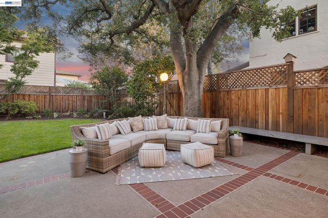 1024 Grand St, Alameda, CA 94501
