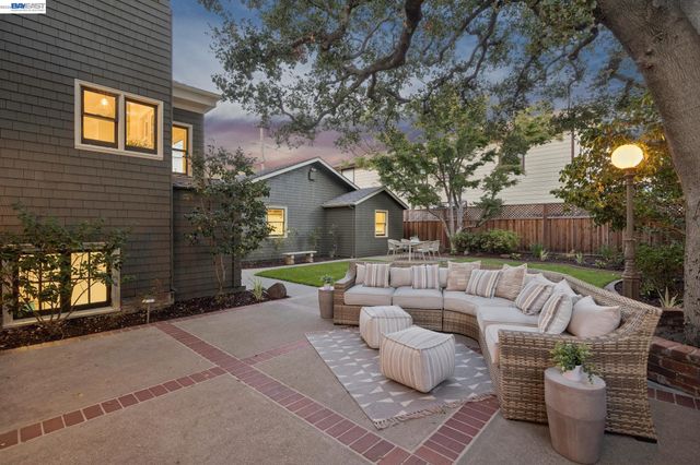 1024 Grand St, Alameda, CA 94501