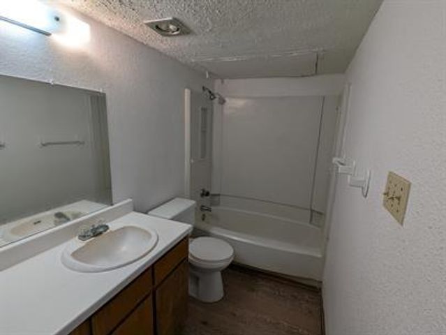 2800 Bull Run 704, Taylor, TX 76574