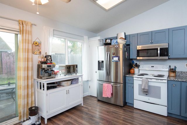 405 Melbourne Dr, Modesto, CA 95357