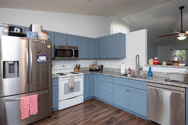 405 Melbourne Dr, Modesto, CA 95357