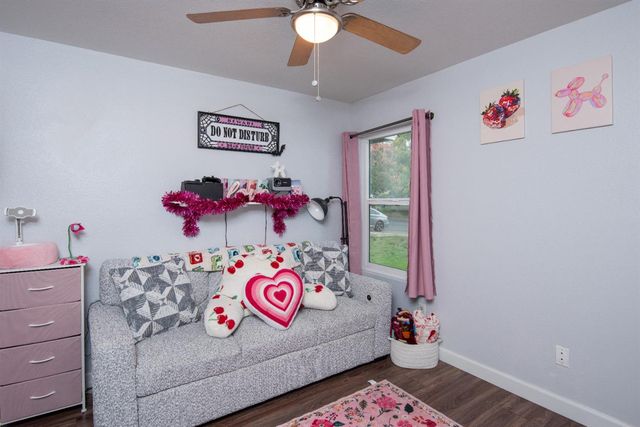 405 Melbourne Dr, Modesto, CA 95357