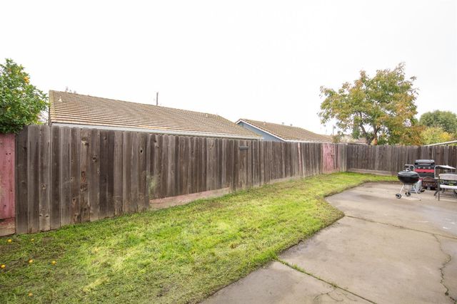 405 Melbourne Dr, Modesto, CA 95357