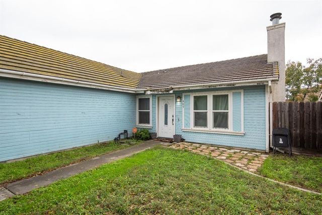 405 Melbourne Dr, Modesto, CA 95357