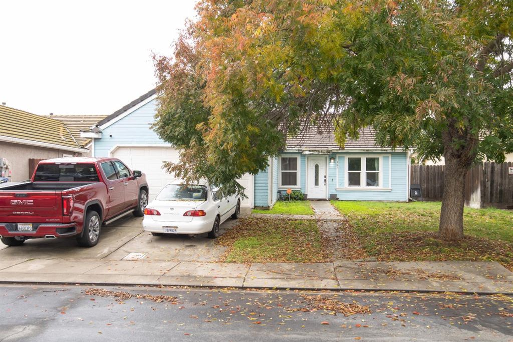 405 Melbourne Dr, Modesto, CA 95357