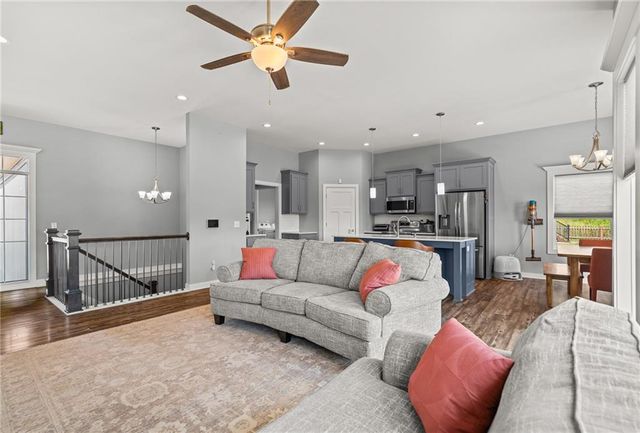 1201 Mesa Drive, Belton, MO 64012