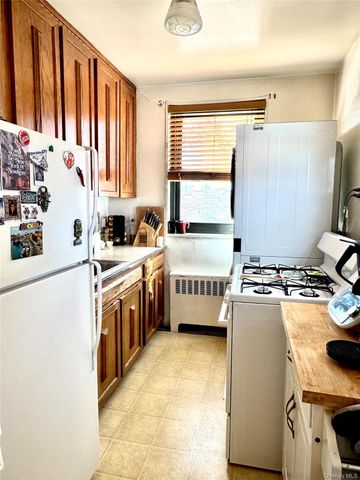 16-19 Utopia Parkway 2-22, Whitestone, NY 11357